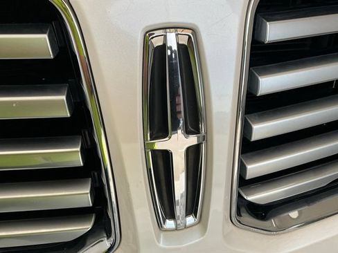 Used 2017 Lincoln Navigator Reserve AWD/4WD image 30
