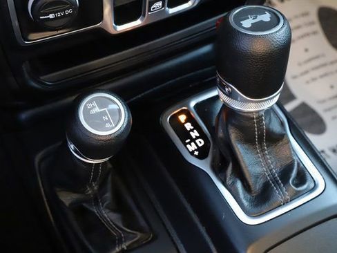 Used 2025 Jeep Wrangler Sahara image 28