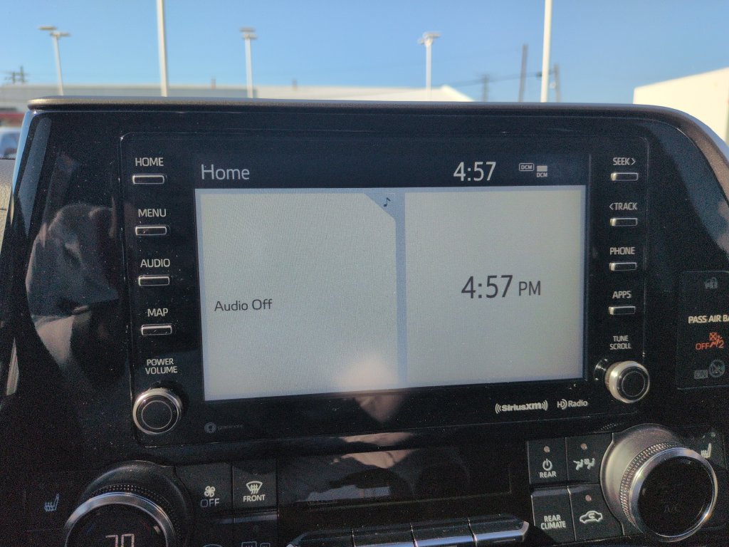 Used 2022 Toyota Highlander XLE AWD/4WD image 19
