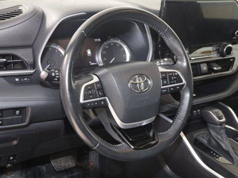 Used 2023 Toyota Highlander XSE image 6