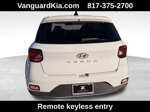 Used 2020 Hyundai Venue SE image 3