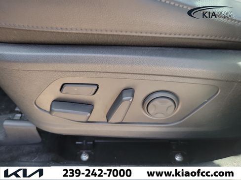 Certified 2025 Kia Sorento SX Prestige AWD/4WD image 23