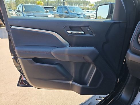 Used 2024 Chevrolet Colorado Z71 w/ Z71 Convenience Package 2 AWD/4WD image 29