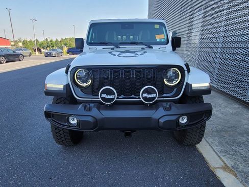Used 2025 Jeep Gladiator Sport AWD/4WD image 11