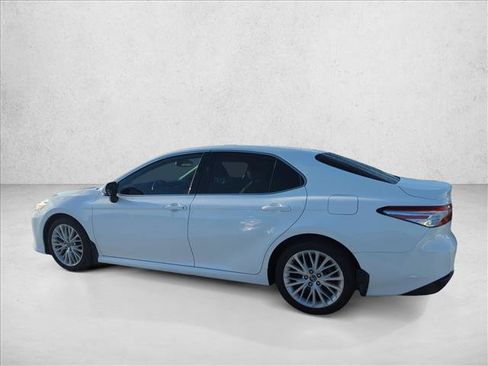 Certified 2019 Toyota Camry XLE FWD image 5