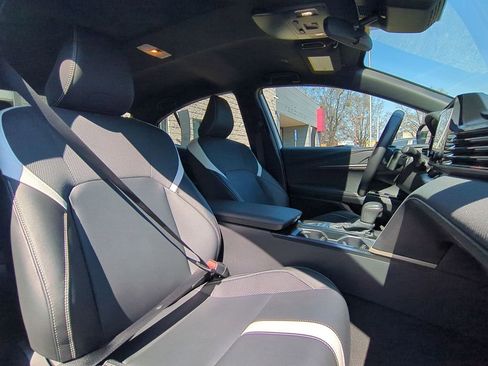 Used 2025 Toyota Camry SE FWD image 31