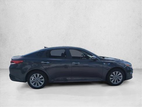 Used 2017 Kia Optima LX image 4