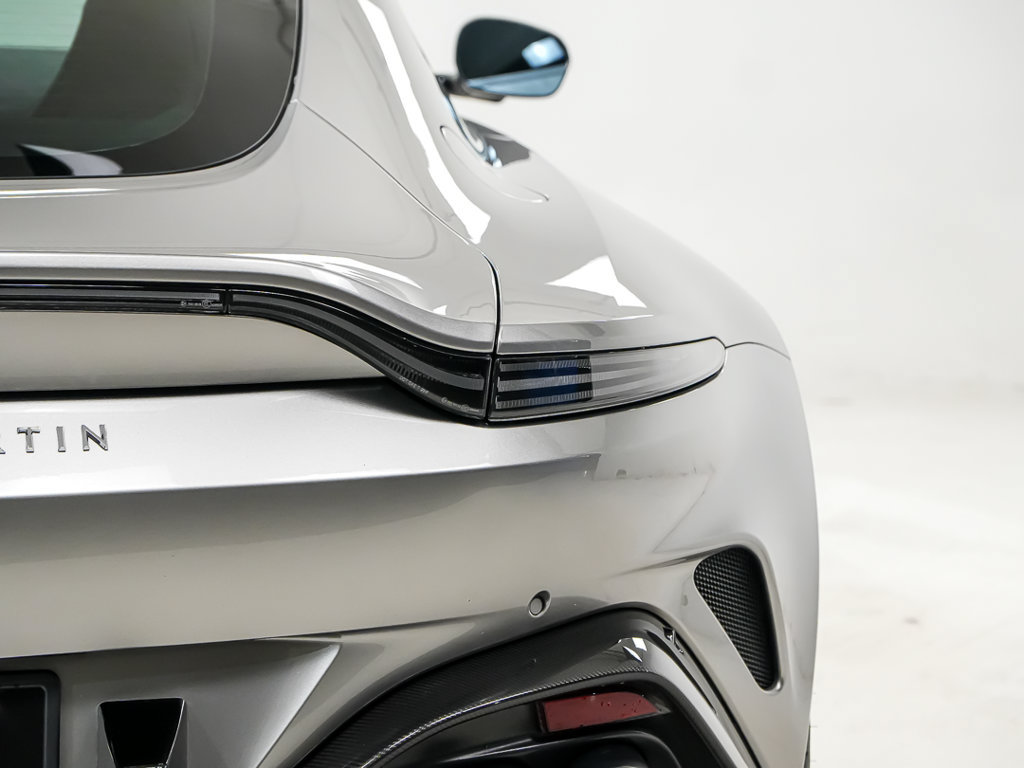 Used 2025 Aston Martin V8 Vantage Coupe RWD image 12