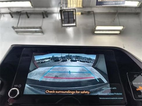 Certified 2024 Toyota Highlander LE image 18