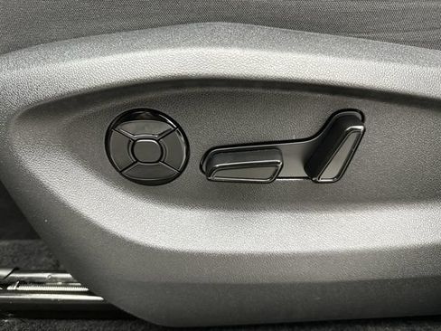 Certified 2026 Volkswagen Tiguan SE R-Line AWD/4WD image 12