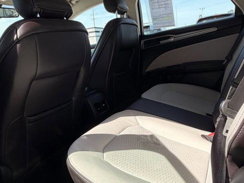 Used 2019 Ford Fusion SE w/ Equipment Group 151A FWD image 17