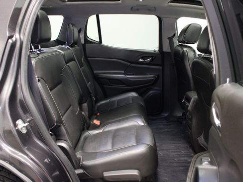 Used 2019 GMC Acadia SLT AWD/4WD image 18