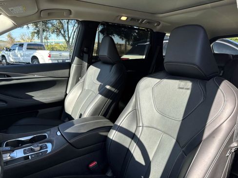 Certified 2024 INFINITI QX60 Luxe image 11