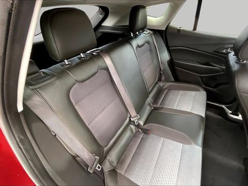 Used 2024 Chevrolet Trax LT FWD image 19