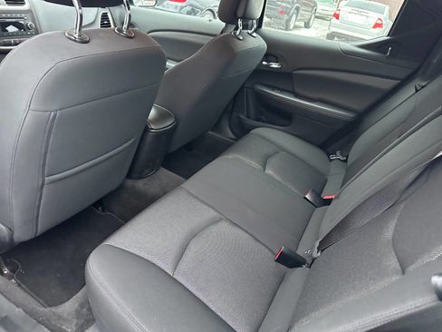 Used 2012 Dodge Avenger SE image 12