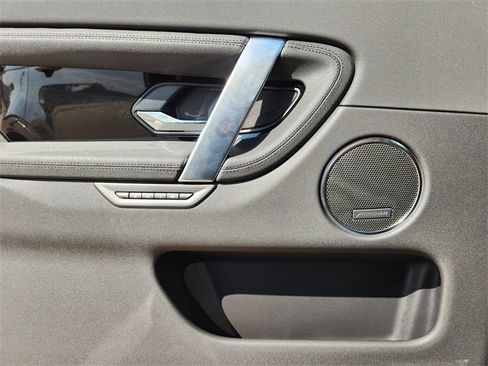Used 2025 Land Rover Discovery Sport S image 16