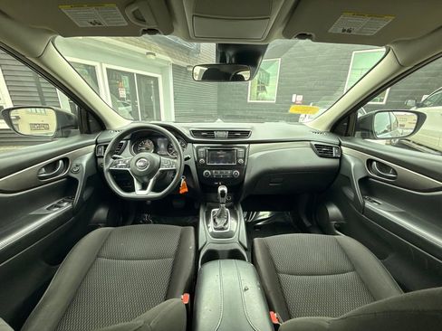 Used 2020 Nissan Rogue Sport S image 17