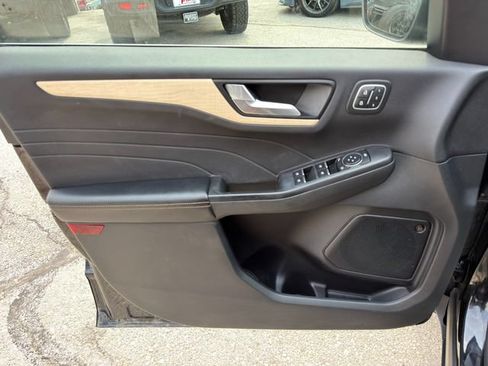 Used 2022 Ford Escape Titanium w/ Titanium Elite Package AWD/4WD image 19