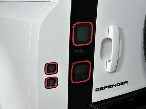 Used 2026 Land Rover Defender 110 S AWD/4WD image 13