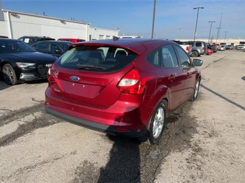 Used 2013 Ford Focus SE w/ SE Winter Pkg image 9