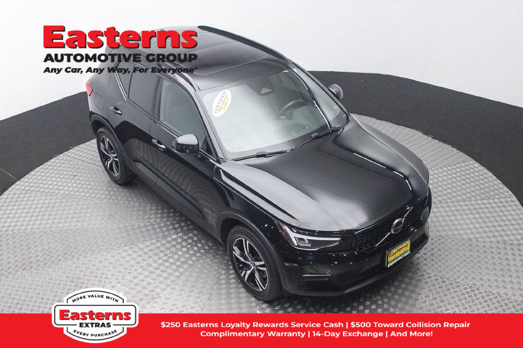 Used 2024 Volvo XC40 B5 Core AWD/4WD image 4