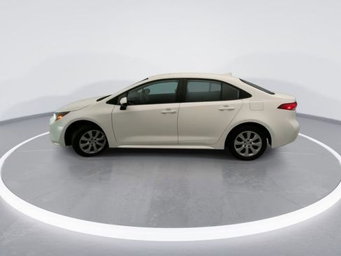 Used 2022 Toyota Corolla LE image 3