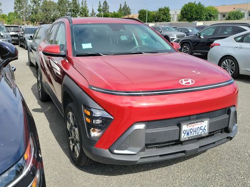 Used 2025 Hyundai Kona SEL AWD/4WD image 3