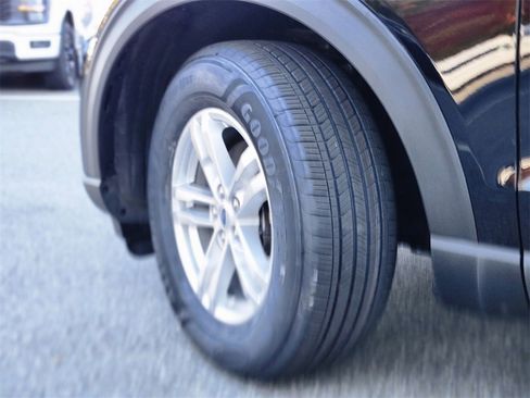 Used 2022 Ford Explorer XLT w/ Equipment Group 202A image 34