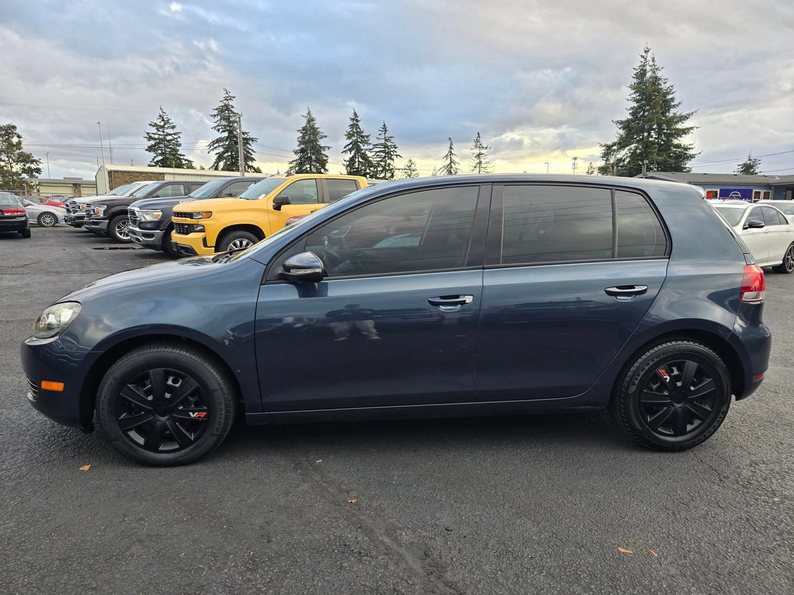 Used 2014 Volkswagen Golf 4-Door FWD image 3