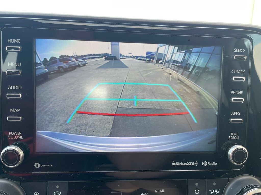 Used 2022 Toyota Highlander XLE AWD/4WD image 16