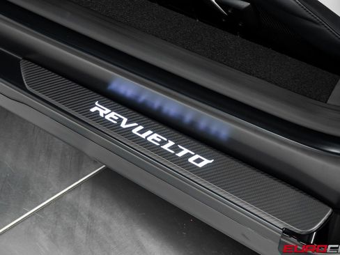 Used 2025 Lamborghini Revuelto image 47