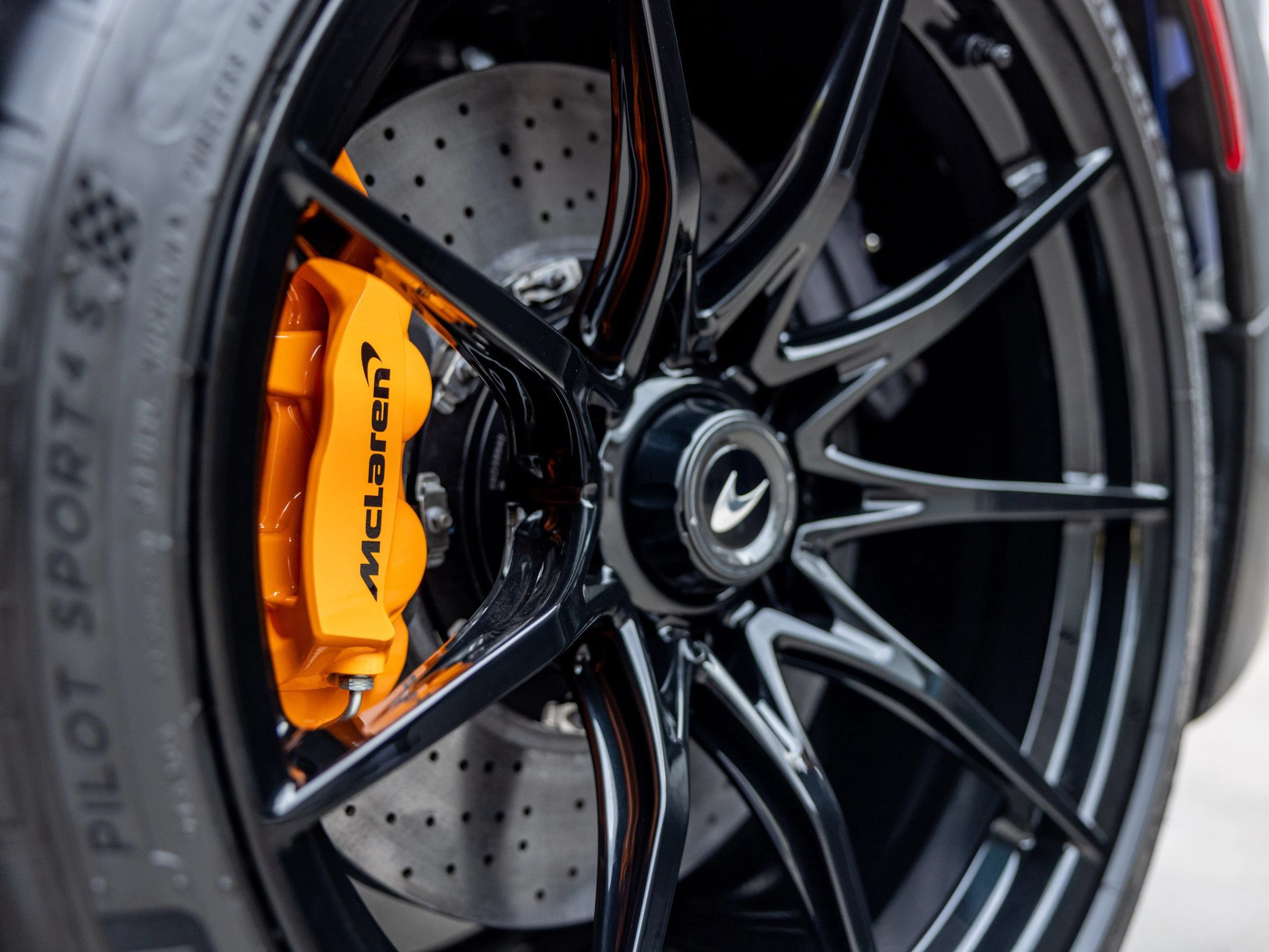 Used 2019 McLaren Senna RWD image 36