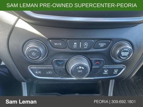 Used 2021 Jeep Cherokee Latitude Plus FWD image 11