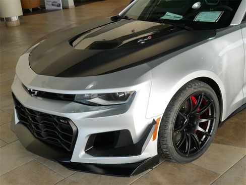Used 2018 Chevrolet Camaro ZL1 image 10