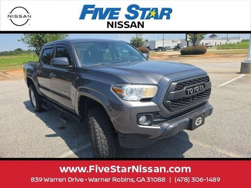 Used 2020 Toyota Tacoma SR5 RWD image 7