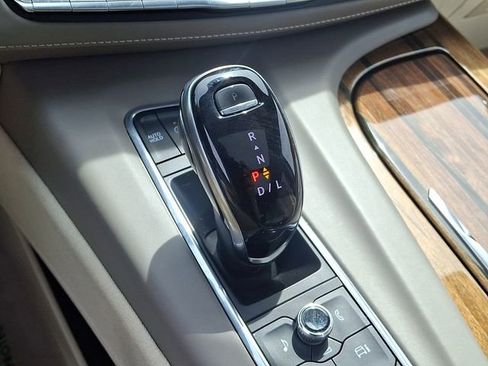 Used 2022 Cadillac Escalade Premium Luxury Platinum image 18