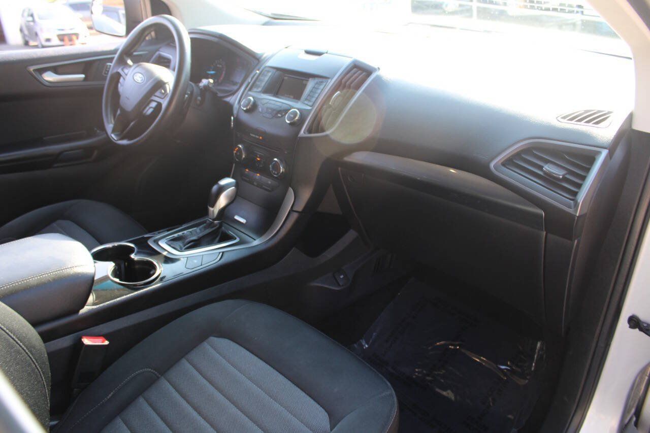 Used 2018 Ford Edge SE FWD image 13