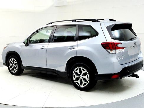Used 2020 Subaru Forester Premium image 4