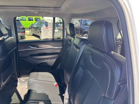 Certified 2023 Jeep Grand Cherokee Limited w/ Luxury Tech Group II image 20