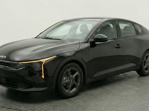 Used 2025 Kia K4 LXS image 3