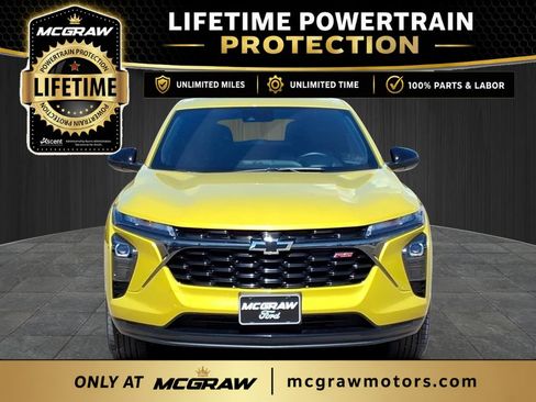 Used 2024 Chevrolet Trax RS w/ Driver Confidence Package FWD image 2