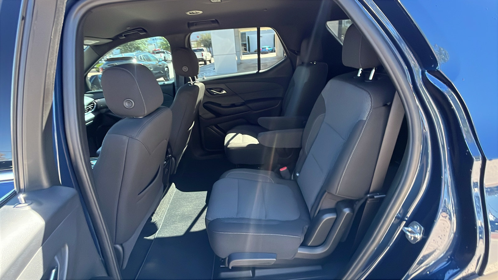 Used 2023 Chevrolet Traverse LT FWD image 24