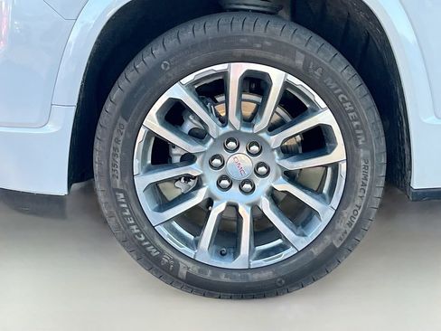 Used 2023 GMC Acadia Denali w/ Denali Ultimate Package FWD image 34