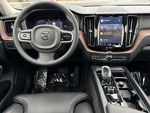 Used 2023 Volvo XC60 B5 Ultimate w/ Climate Package AWD/4WD image 2