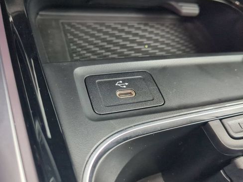 Used 2024 Mercedes-Benz GLB 250 image 9