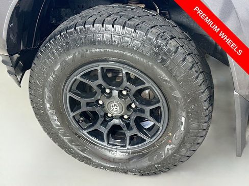 Used 2020 Toyota Tacoma SR5 AWD/4WD image 29