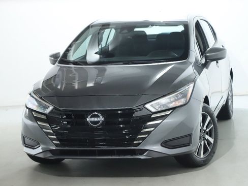 Certified 2025 Nissan Versa SV image 3