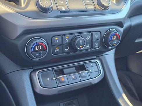 Used 2022 GMC Acadia AT4 w/ Technology Package AWD/4WD image 22