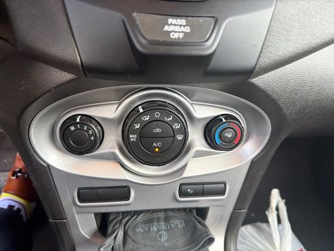 Used 2014 Ford Fiesta SE FWD image 11