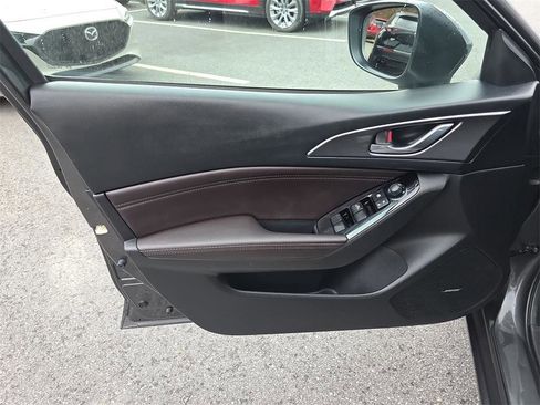 Used 2018 MAZDA MAZDA3 Grand Touring image 18